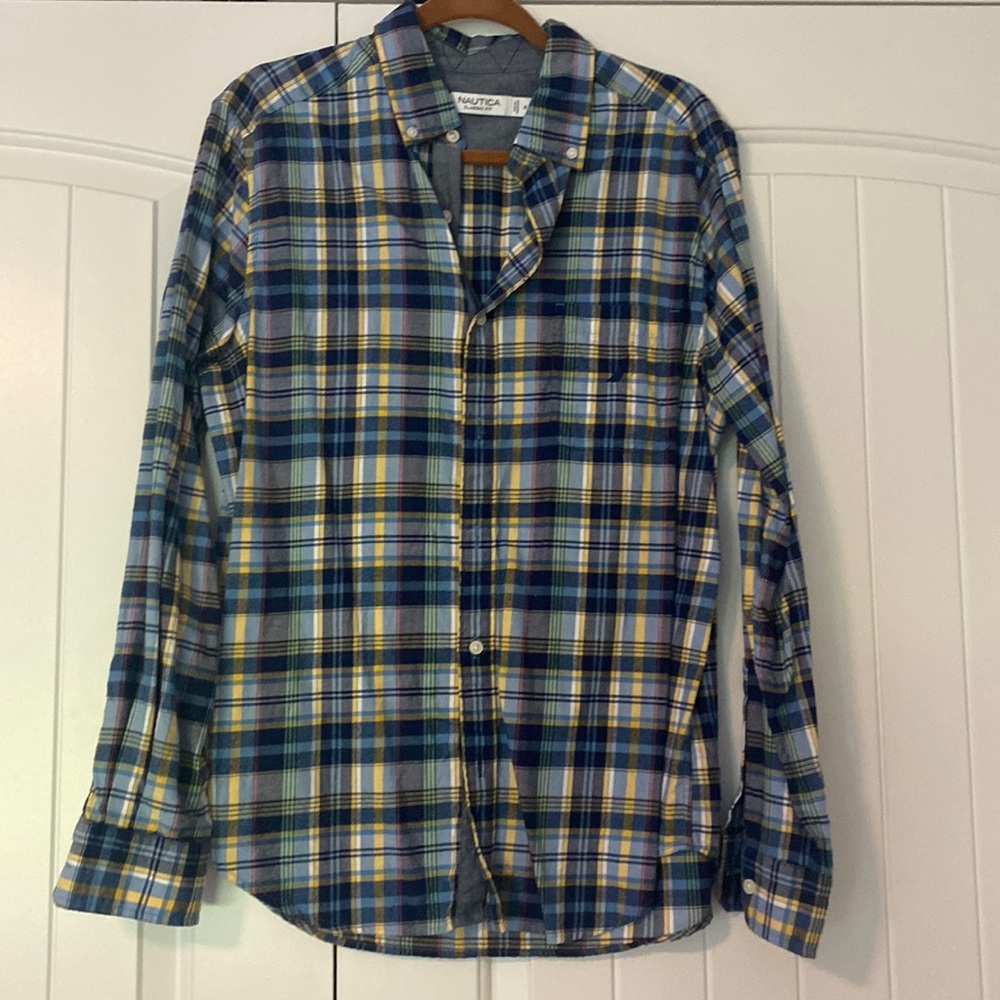 Nautica Classic Fit Men’s button down size medium light flannel material